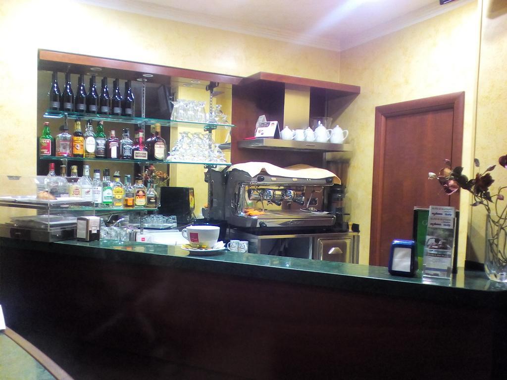 Pino Hotel Gizzeria Bagian luar foto