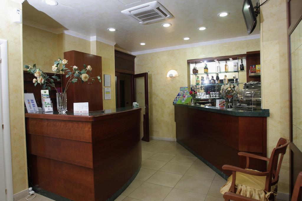 Pino Hotel Gizzeria Bagian luar foto
