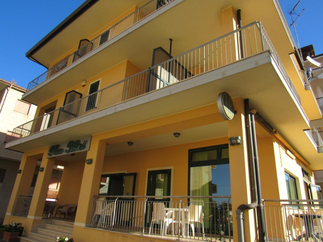 Pino Hotel Gizzeria Bagian luar foto