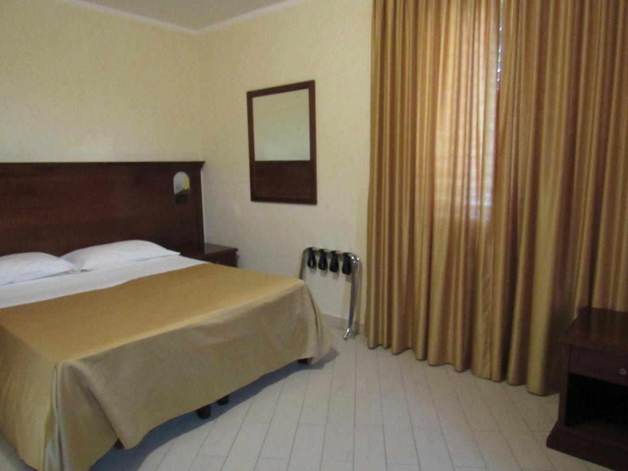 Pino Hotel Gizzeria Bagian luar foto
