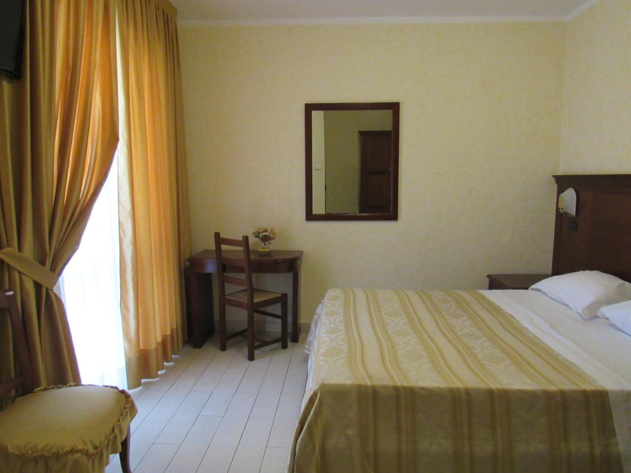 Pino Hotel Gizzeria Bagian luar foto