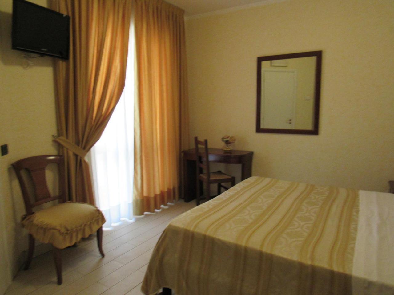 Pino Hotel Gizzeria Bagian luar foto