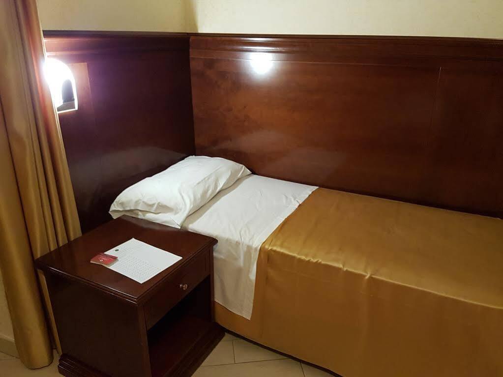 Pino Hotel Gizzeria Bagian luar foto