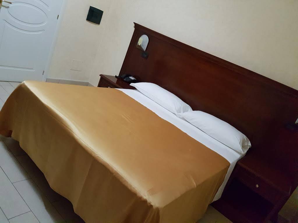 Pino Hotel Gizzeria Bagian luar foto